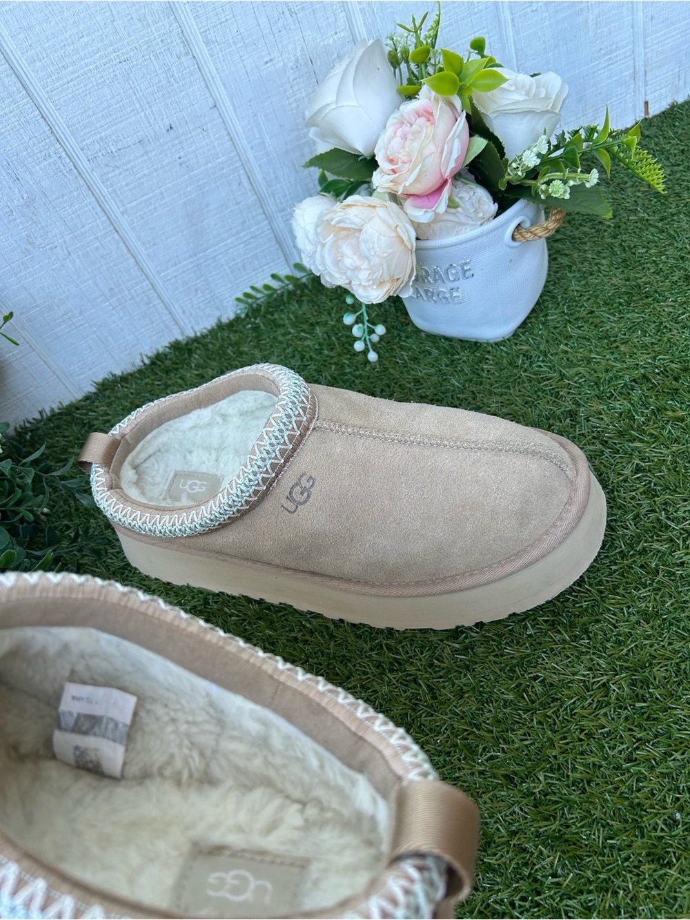 UGG Tazz women size 10
BestSeller/ gently used
Color :Sand - Picture 15 of 16